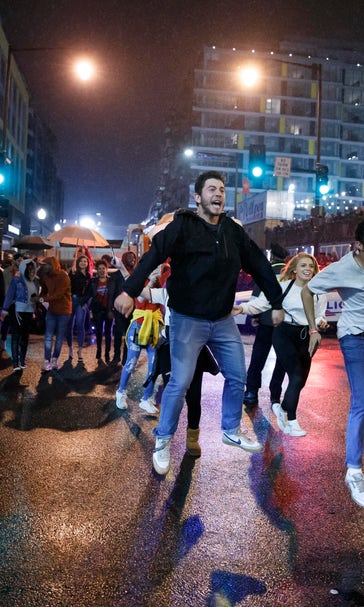 Nats fans celebrate win _ without climbing the light poles